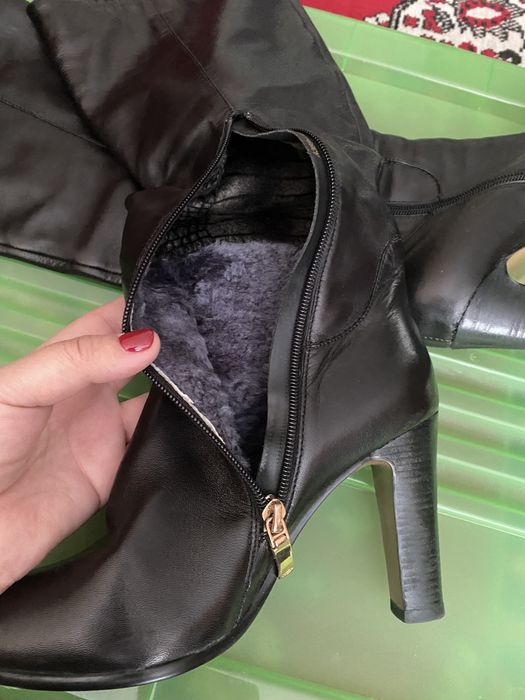 Продам 2 пары зимних сапог