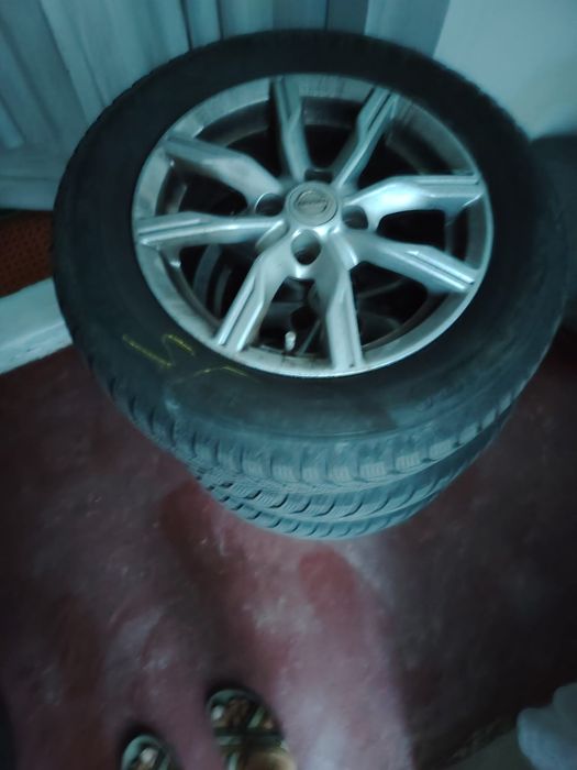 Vand gentii 4  Genții de magneziu Cu  sau fara cauciucuri de iarna  de dacia logan