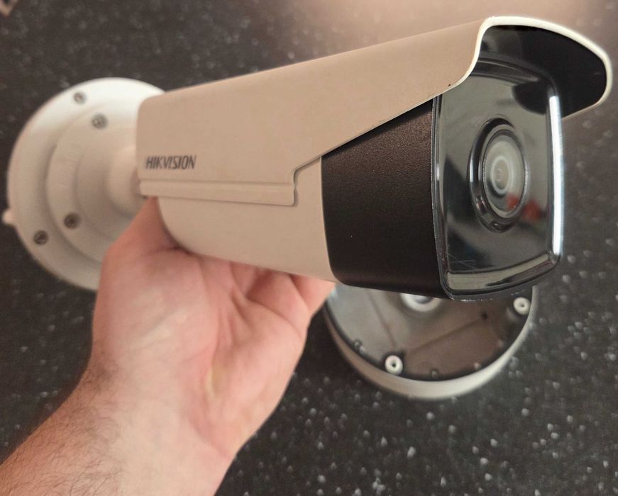 Vând camere IP Hikvision DS‑2CD2T45FWD‑I5 – tehnologie Darkfighter