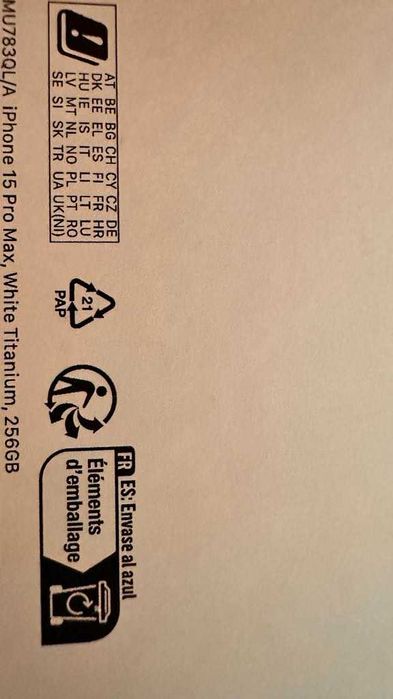 Продавам ЧИСТО НОВ телефон iPhone 15 pro Max 256 GB Titan.