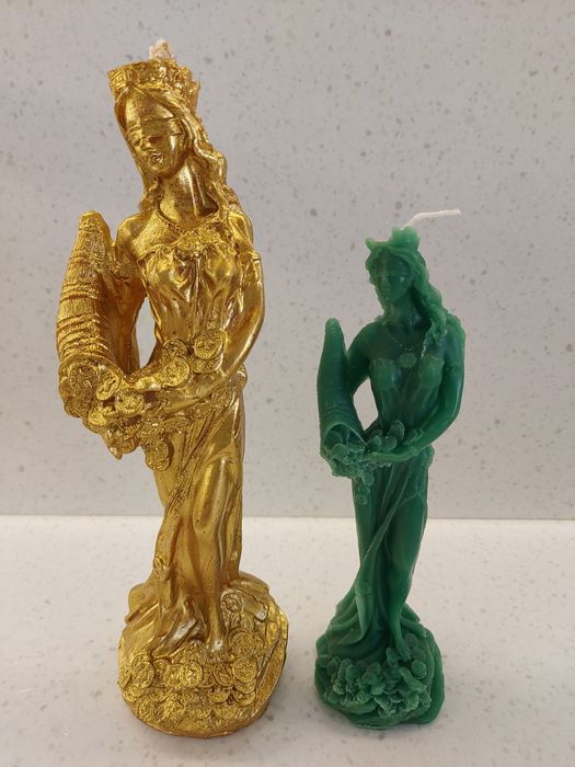 Денежные свеча продам