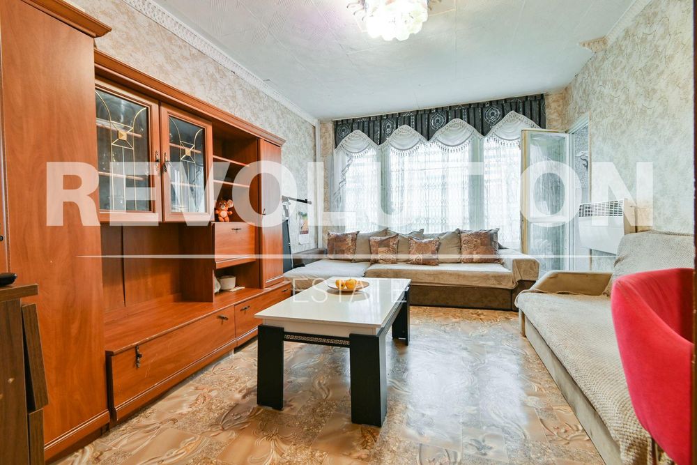 Тристаен апартамент в ж.к. Люлин 9