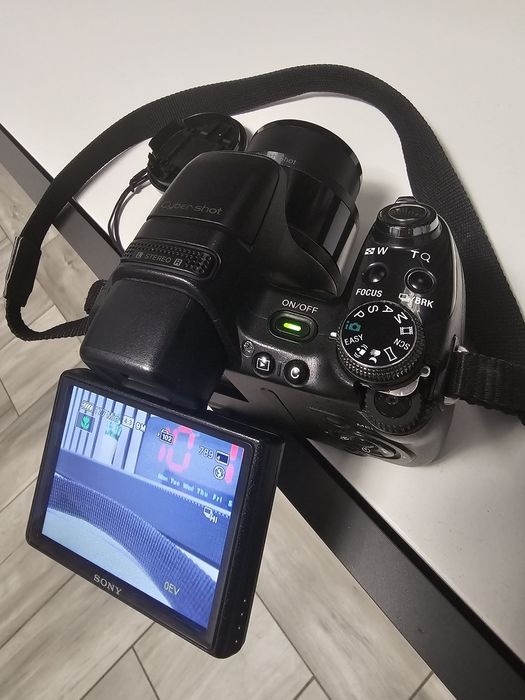 Vând aparat foto Sony încărcător si geantă transport