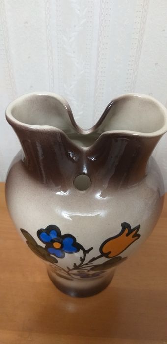 Ваза для цветов керамическая.