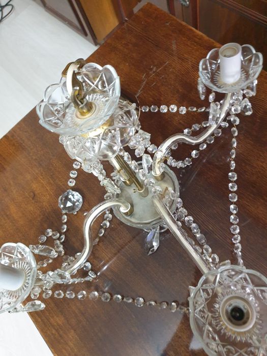 Продаю люстру из чешского стекла.