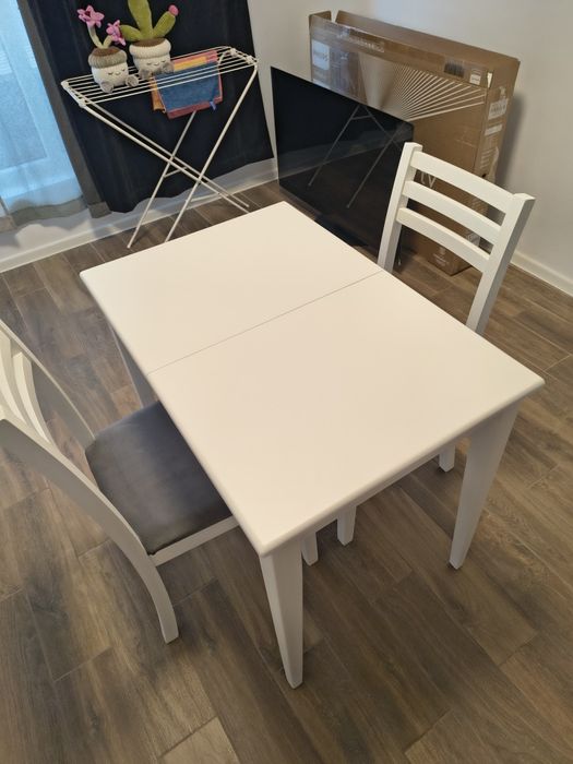 Комплект разтегателна маса със 2 стола