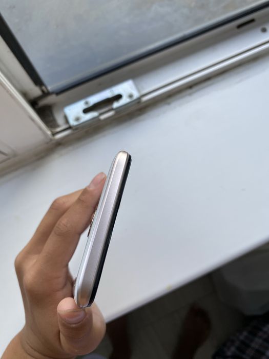 Продам телефон Oppo белый цвет