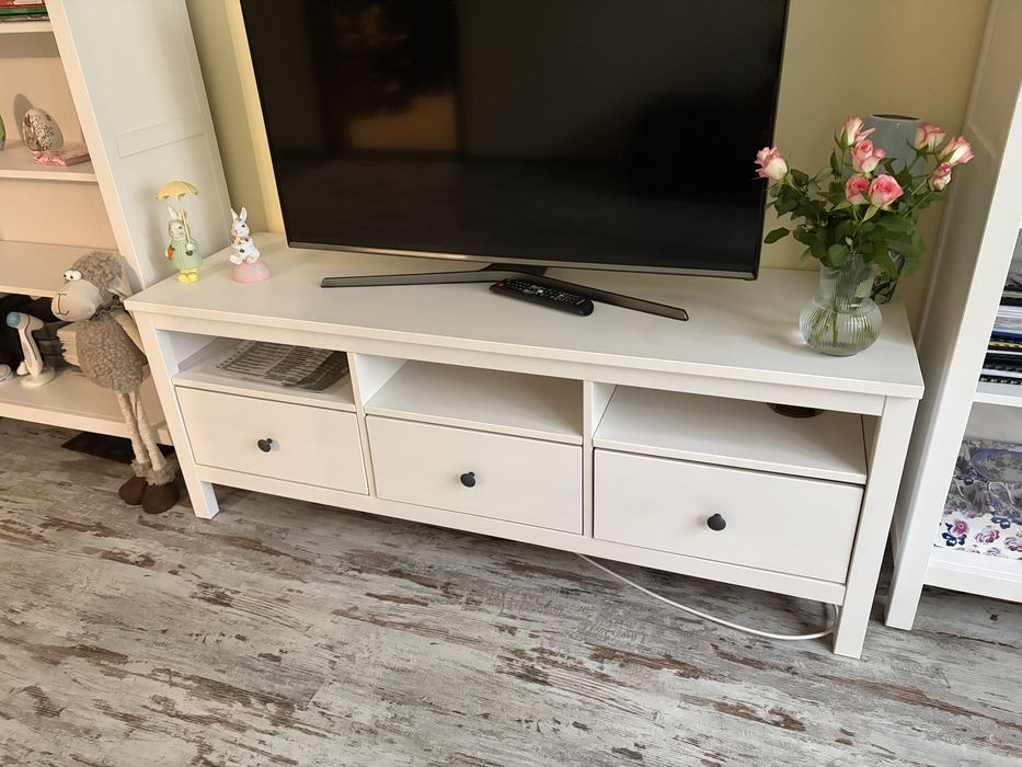 Comoda TV + două corpuri de bibliotecă Ikea