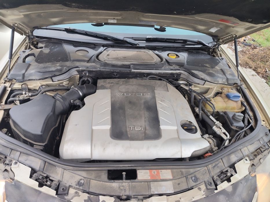 Vând Audi A8 Pachet W12 Diesel 3.0 V6 (BAGA ULEI IN APA)