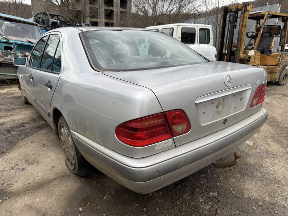 Mercedes w210 e220cdi 125hp AT 1999г На Части