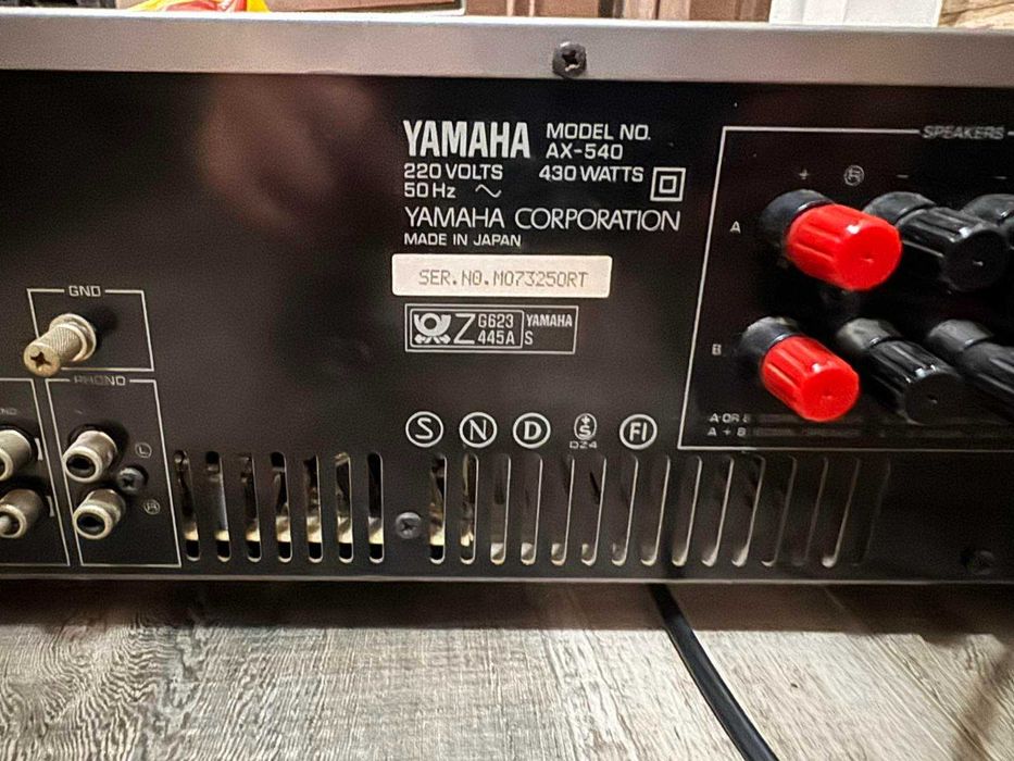 Yamaha усилвател с леки забележки