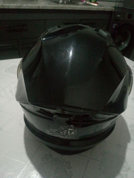 Moto shlem ishlatilgan