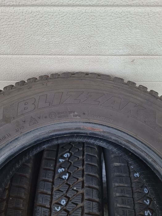Зимни гуми за Бус 4 броя BRIDGESTONE Blizzak W810 195 70 R15C дот 2319