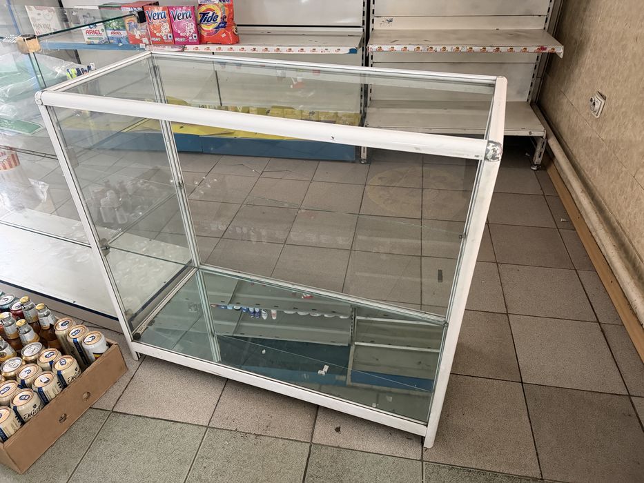 Стеллажи витрины стеклянные