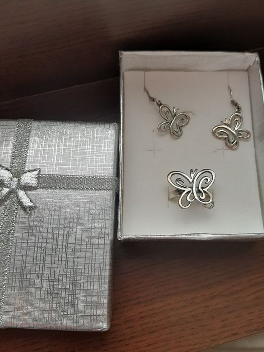 Сребърен комплект обици и пръстен