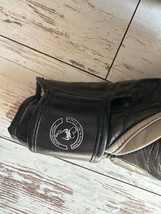 Боксови ръкавици Venum 16oz