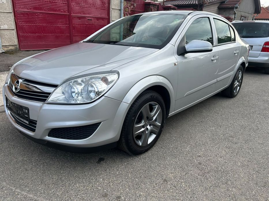 Opel Astra 1.6 Benzina 116 Cp an 2009  Sedan