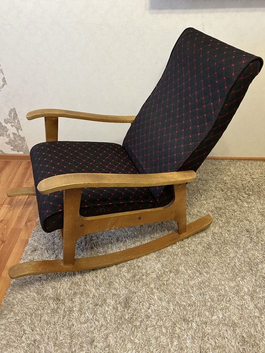 Продам кресло-качалку. Стол