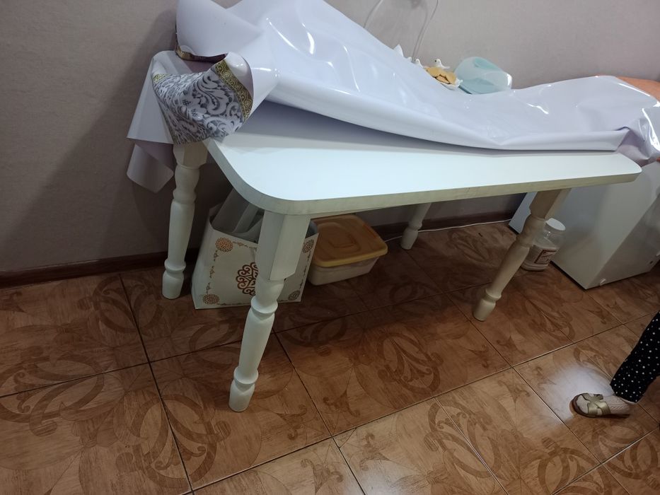 Продам стол и стулья