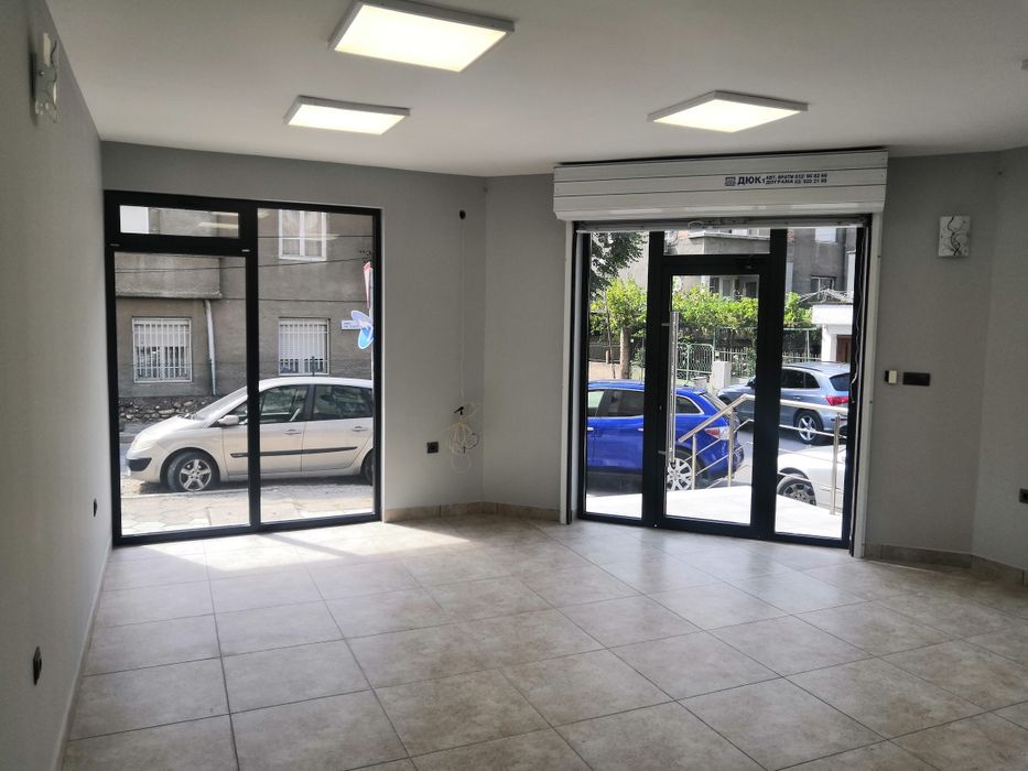 Дава се под наем Магазин в Благоевград, Идеален център - 40 кв.м за 290 € - Снимка #4