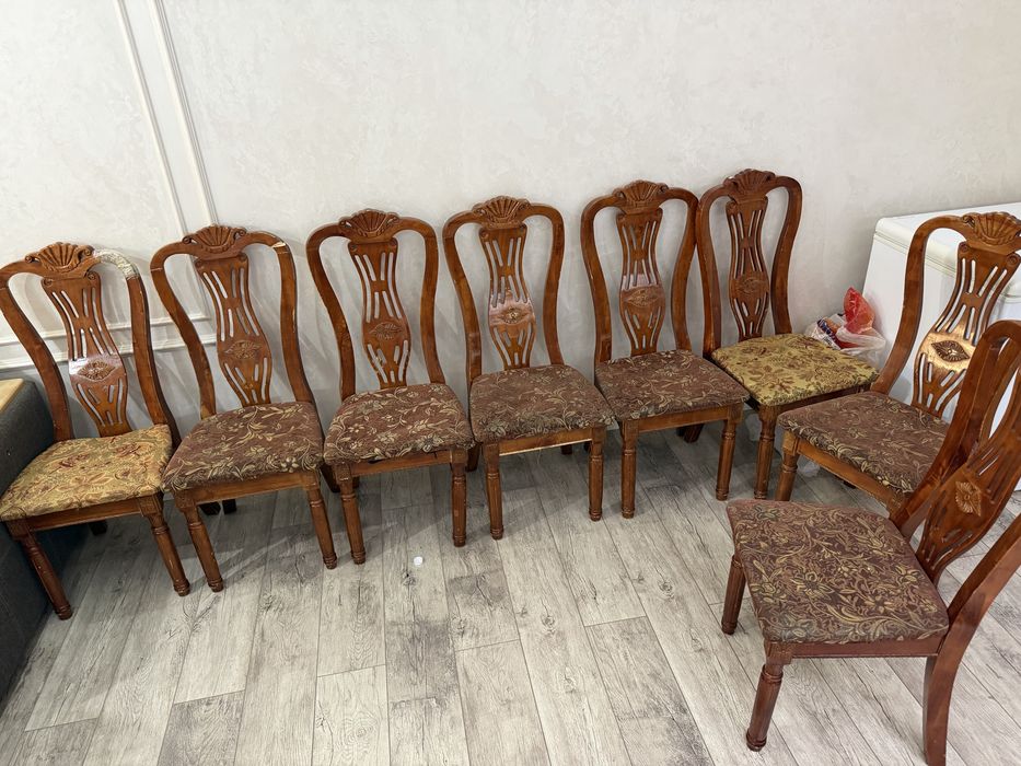 Стол и стулья хороший