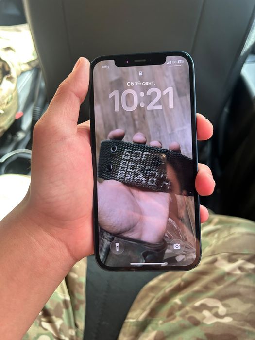 Продаётся IPhone 12