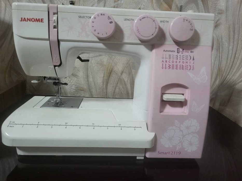 Продам швейную машинку