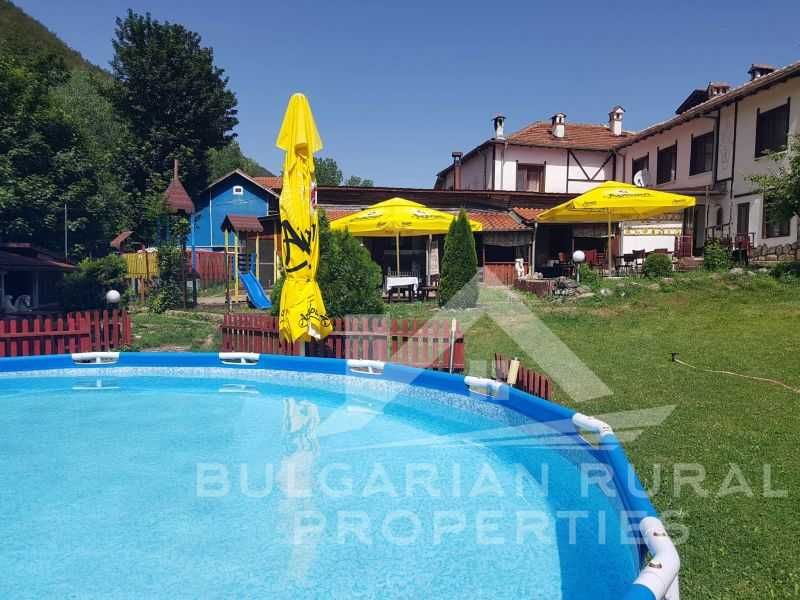 Продава се Хотел в с. Осеновлаг, Област София-област - 1200 кв.м за 375 €/кв.м - Снимка #7