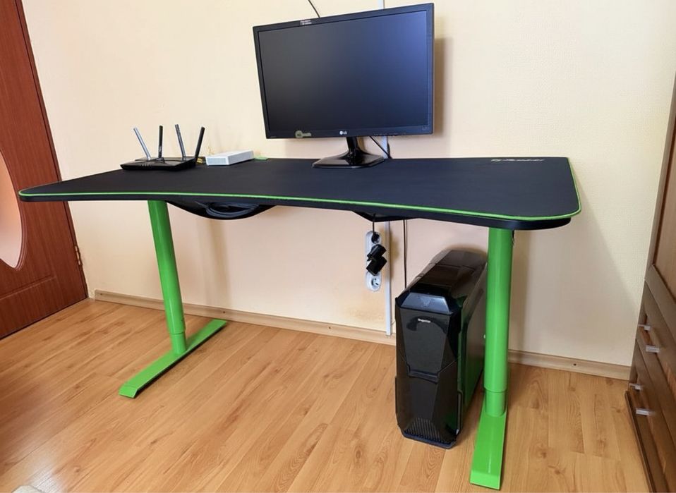 Birou Gaming AROZZI Arena - impecabil