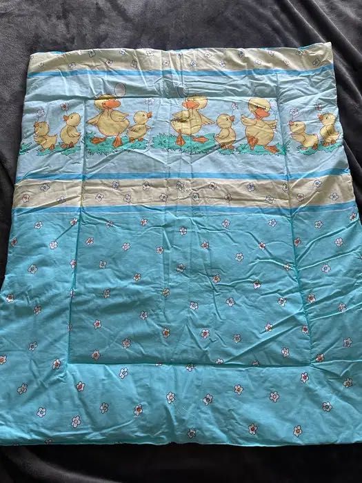 Pătură și pernă pentru pătuț bebe sau cărucior.