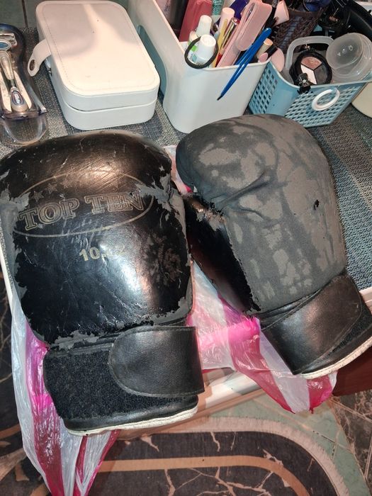 Боксерские перчатки