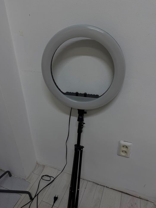 Кольцевая LED лампа со штативом