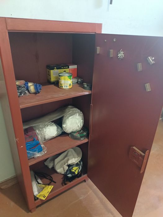 Продам сейф металлический