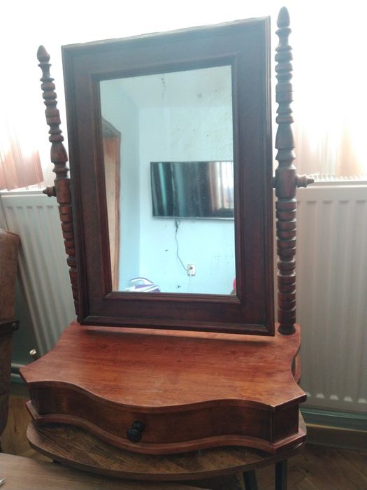 Стара тоалетка- огледало с чекмедже, отлична