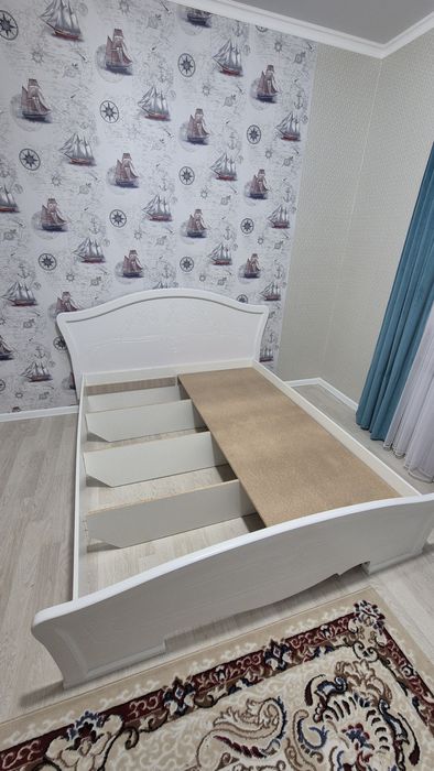 Продам спальный кровать с матрасом