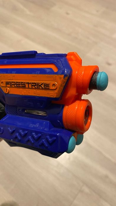 NERF N-Strike Elite Firestrike Blaster + 3 cartuse