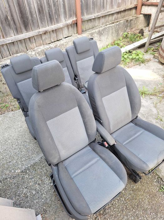 Vand scaune cu incalzire Ford Focus Cmax 2004 stare buna !