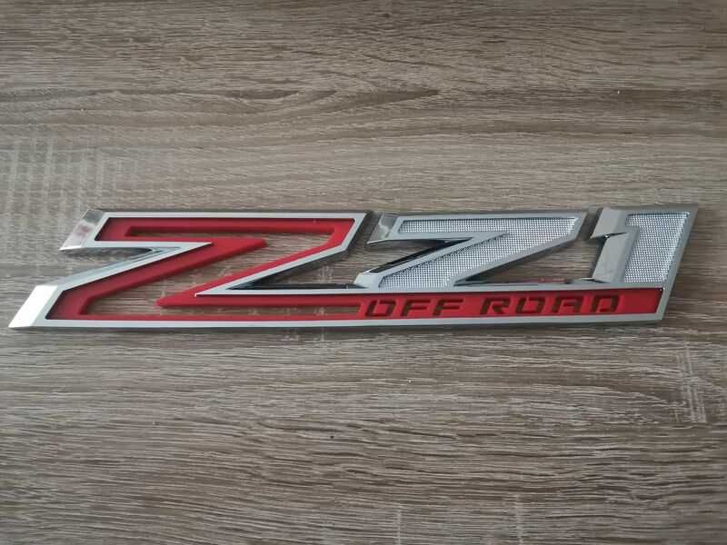 Chevrolet Z71 Offroad сребристо с червено емблема