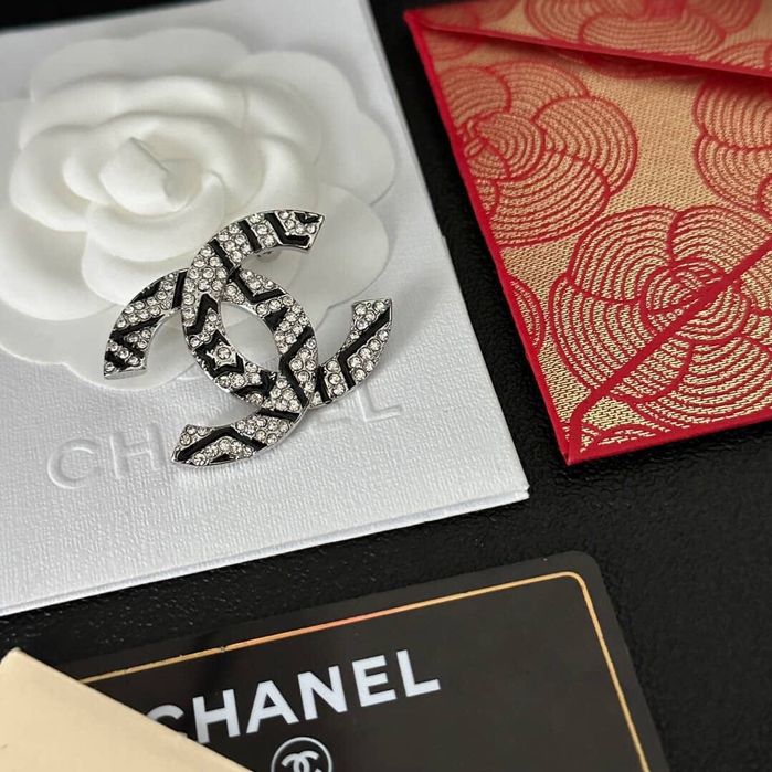 Брошкa CHANEL***