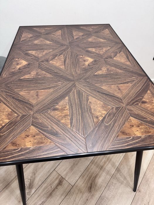 Продам стол новый