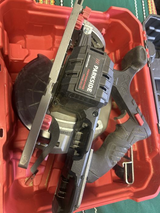 Акумулаторен циркуляр parkside