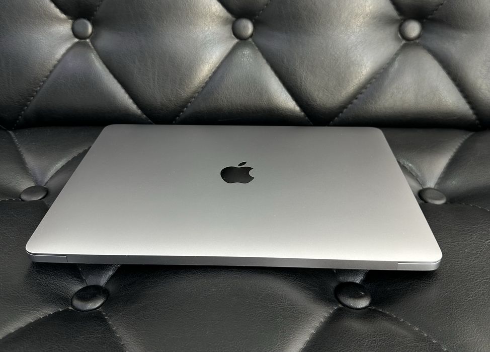 Apple MacBook Air M1 2020 года в идеальном состояние