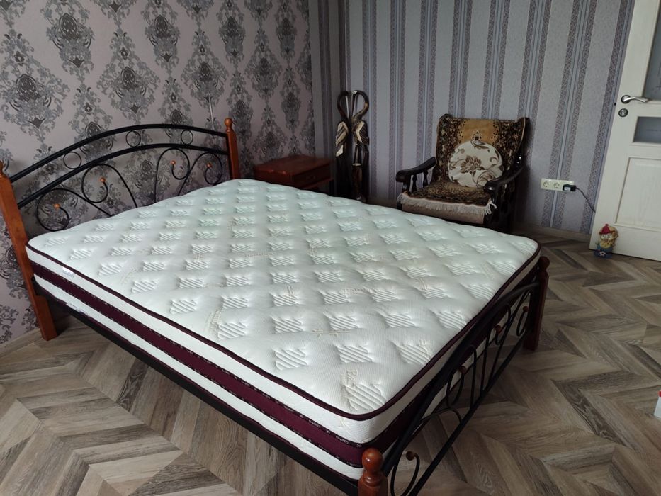 Продается кровать с тумбой