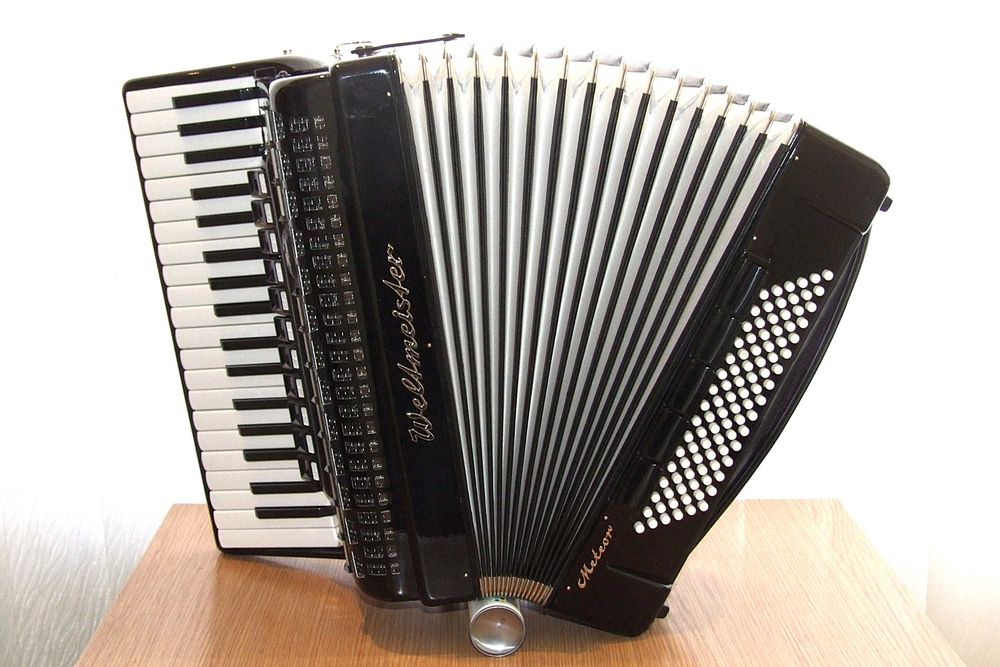 Acordeon Weltmeister Meteor, inclusiv valiza, Made in Germany, IMPECABIL