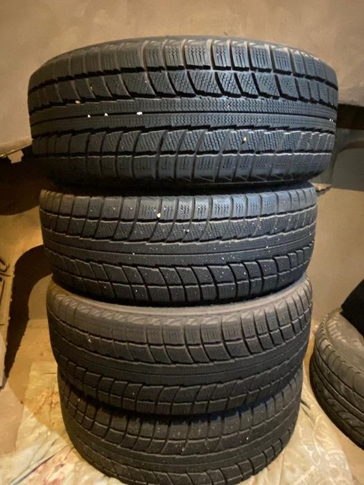 Зимние шины в отличном состоянии