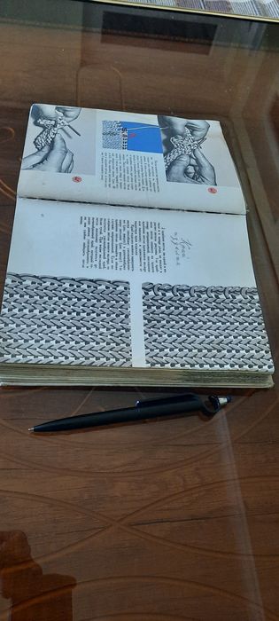 Кники энцеклопедии ,мебель каталог, справочники по математике ,хирурги