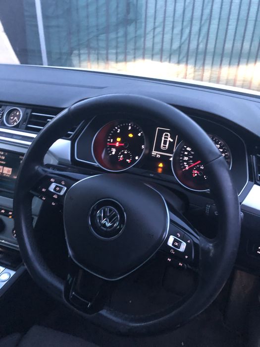 Volan cu comenzi piele Vw Passat B8 Golf 7 Polo 6R skoda octavia 3 superb 3 fabia complet cu airbag sofer padele 3 spite