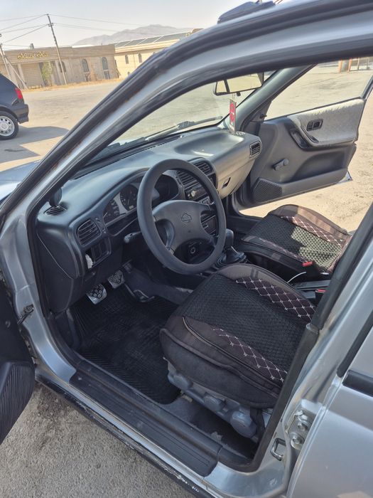 Nissan sunny 93г об 1,6 хэтчбек