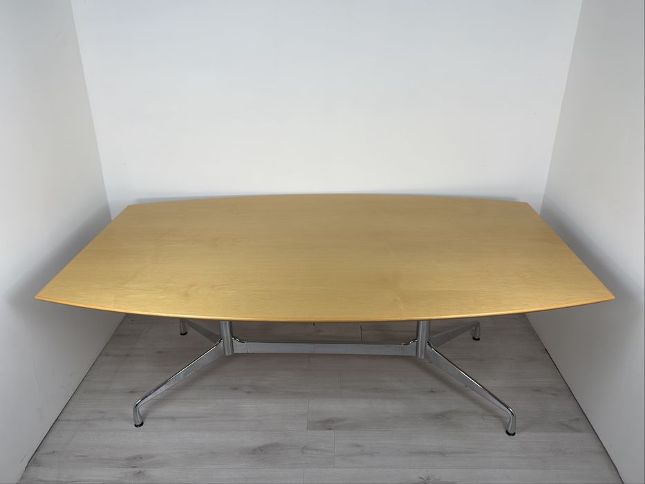 Дизайнерска конферетна и трапезарна сегментирана маса от Vitra Eames