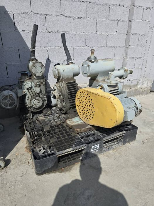 Продаются  А.В.З -20Д насос 2 шт